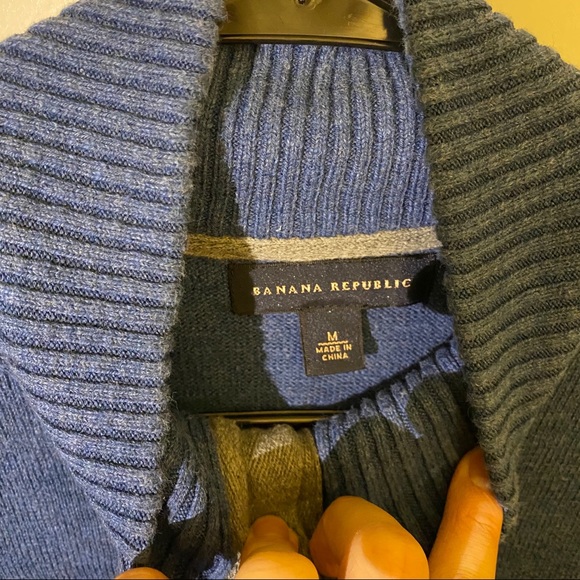 Banana Republic Sweater - Picture 4 of 4
